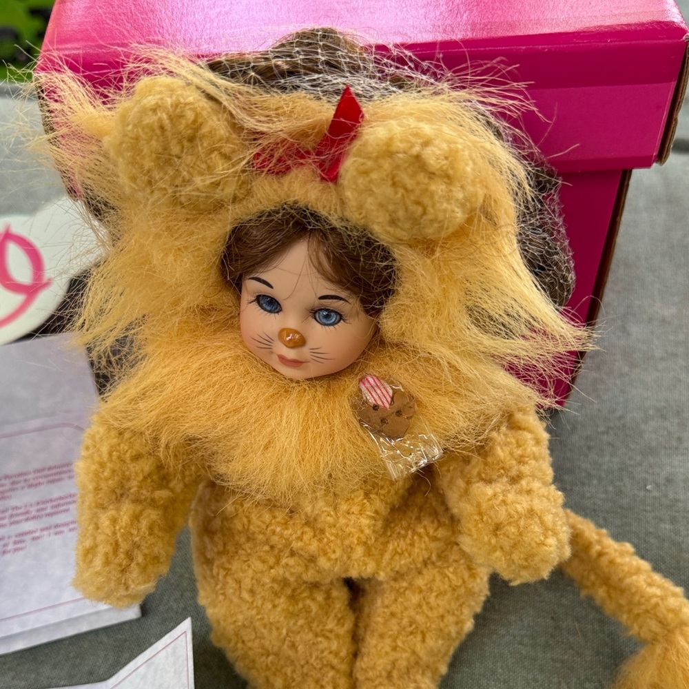 Marie Osmond 2001 Wizard of Oz Cowardly Lion